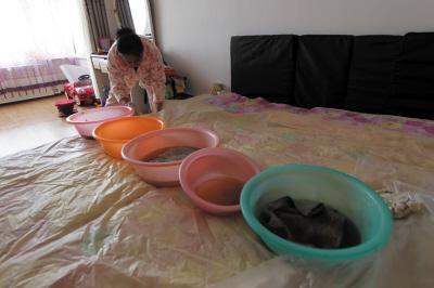 盘山楼上漏水，住户失联，小区没物管，业主维权难！律师来支招……